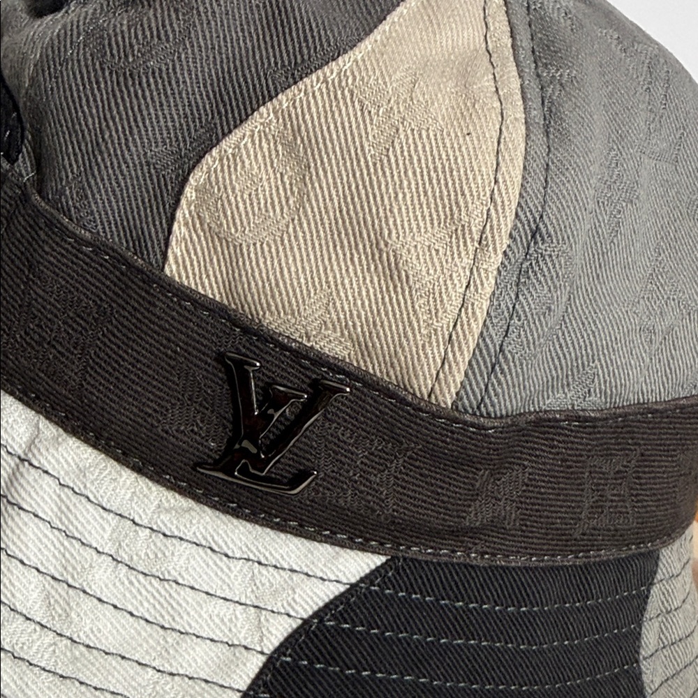 Louis Vuitton DENIM Monogram portrait Bucket Hat in Gray and Black medium - Picture 4 of 15